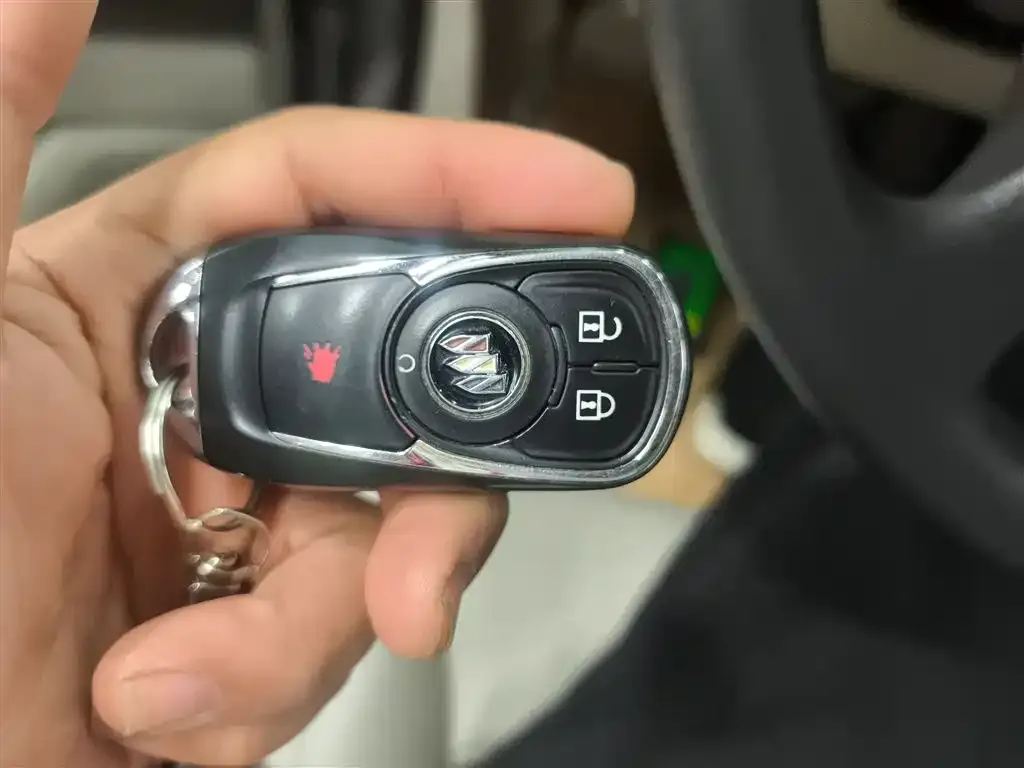Buick GL8 2023 из CN, фото 2