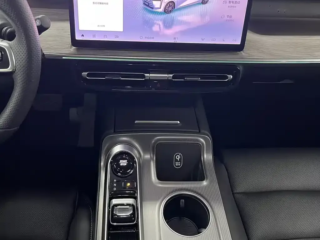 GAC Motor E8 Hybrid — фото 8