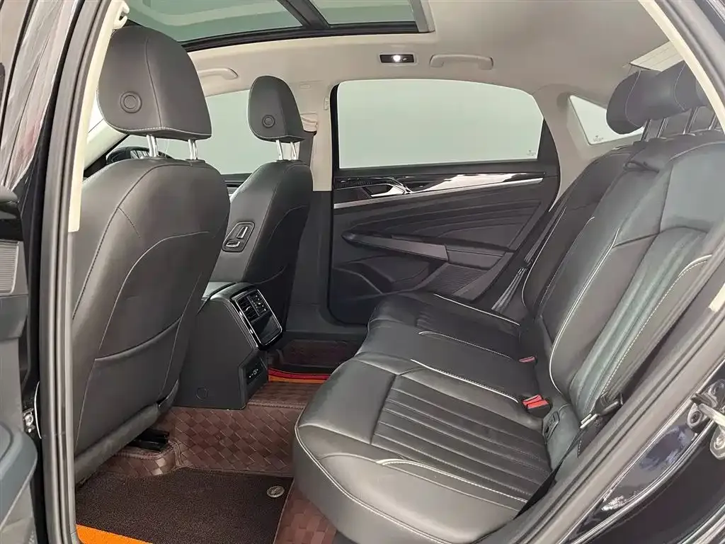 Volkswagen Passat 2022 из CN, фото 10