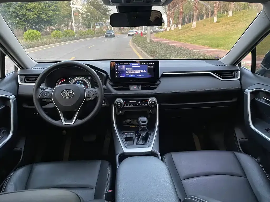 Toyota RAV4 2023 из CN, фото 8