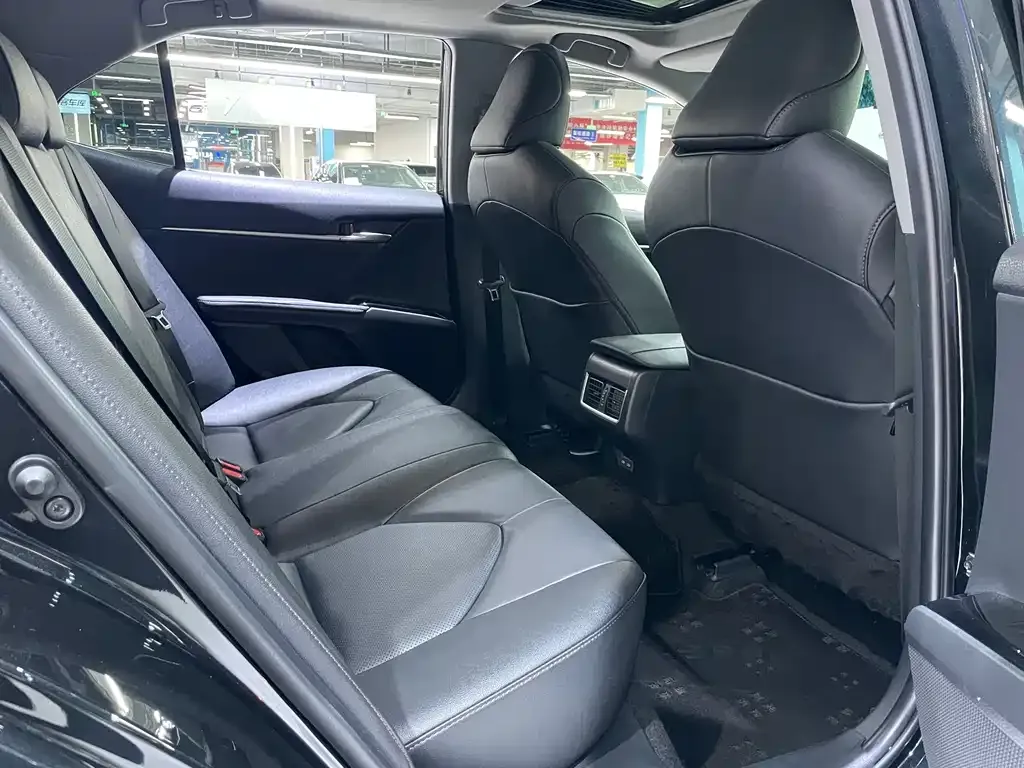 Toyota Camry 2023 из CN, фото 2