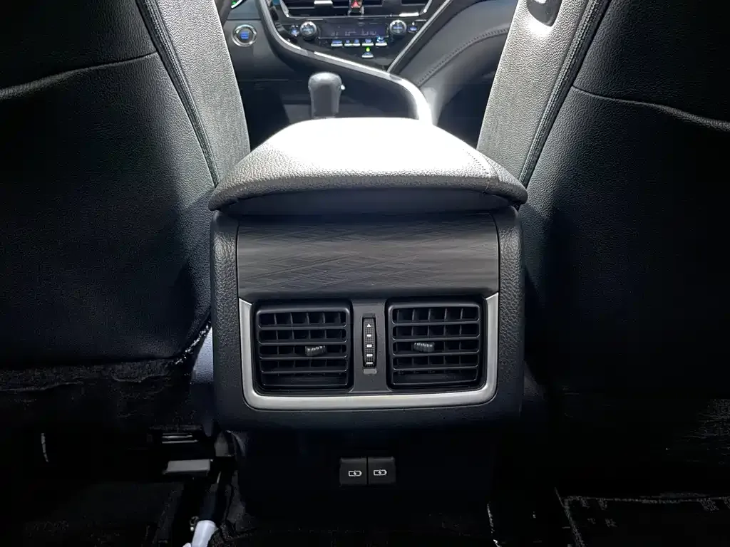 Toyota Camry 2023 из CN, фото 10