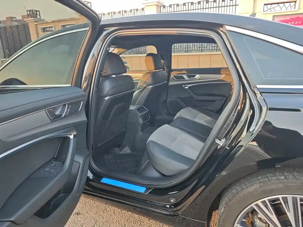 Audi A6L 2024 из CN, фото 6