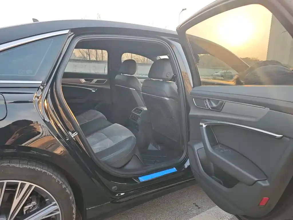 Audi A6L 2024 из CN, фото 8
