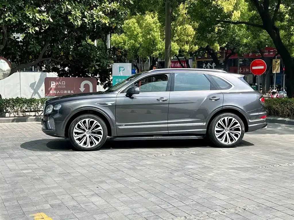 Bentley Bentayga 2021 из CN, фото 10