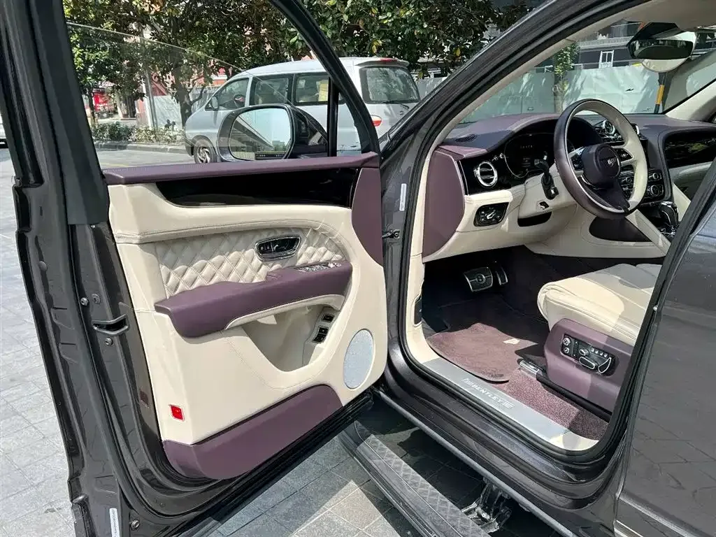 Bentley Bentayga 2021 из CN, фото 7