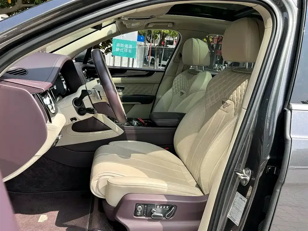 Bentley Bentayga 2021 из CN, фото 3