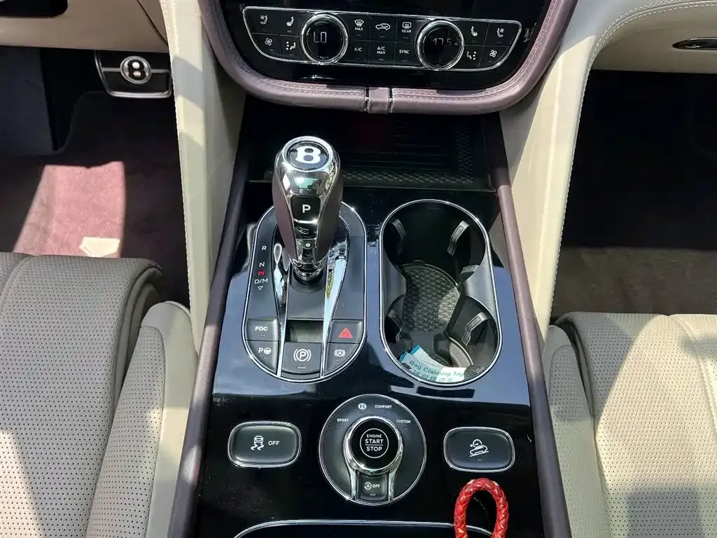 Bentley Bentayga 2021 из CN, фото 2