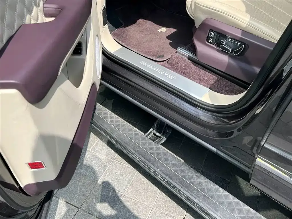 Bentley Bentayga 2021 из CN, фото 4