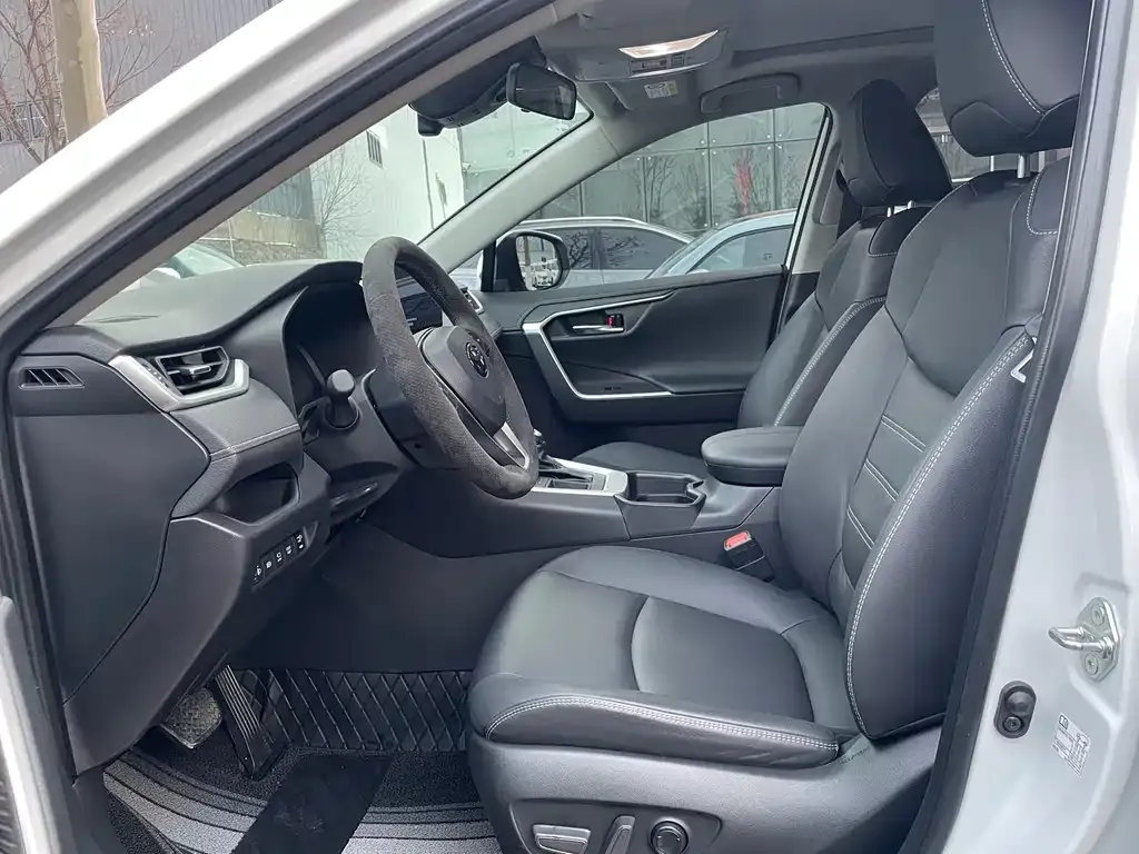 Toyota RAV4 2024 из CN, фото 8