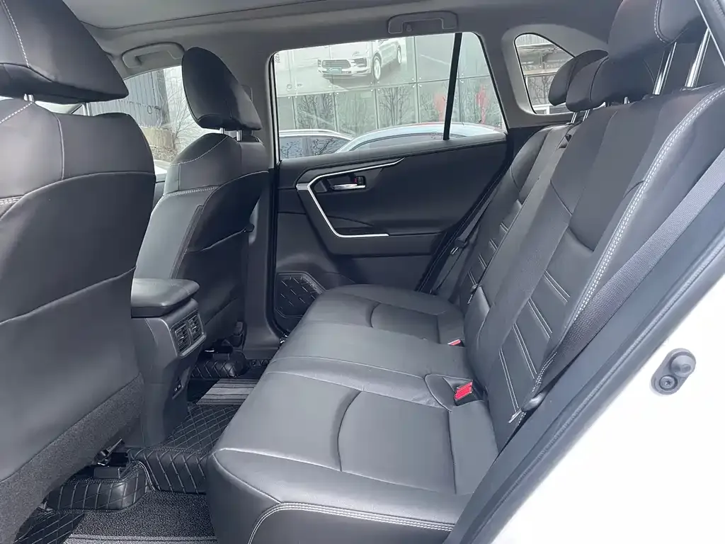Toyota RAV4 2024 из CN, фото 4