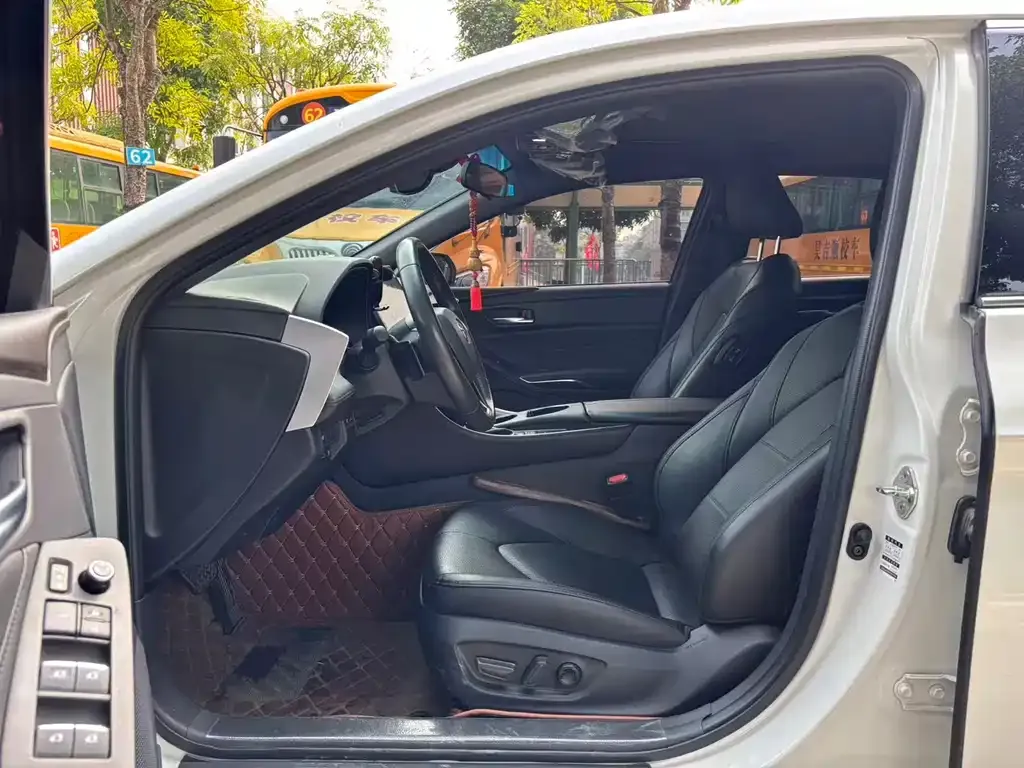 Toyota Avalon 2022 из CN, фото 2