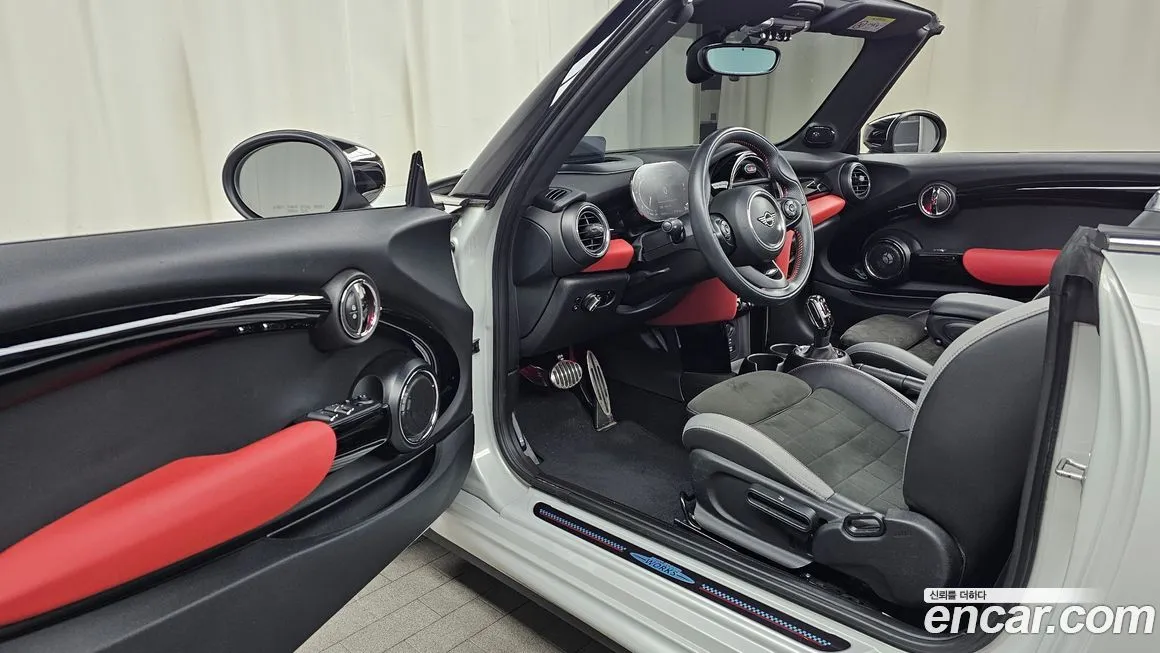 Mini Cooper Convertible 2021 из KR, фото 8