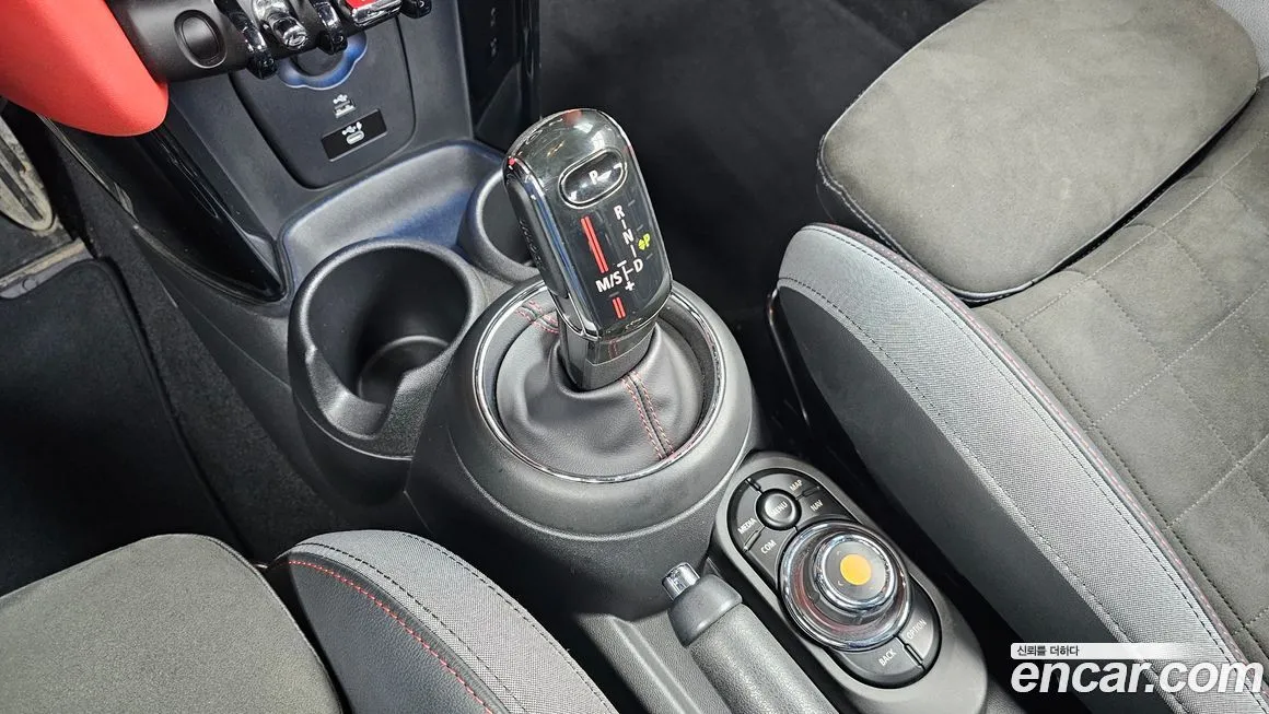 Mini Cooper Convertible 2021 из KR, фото 3