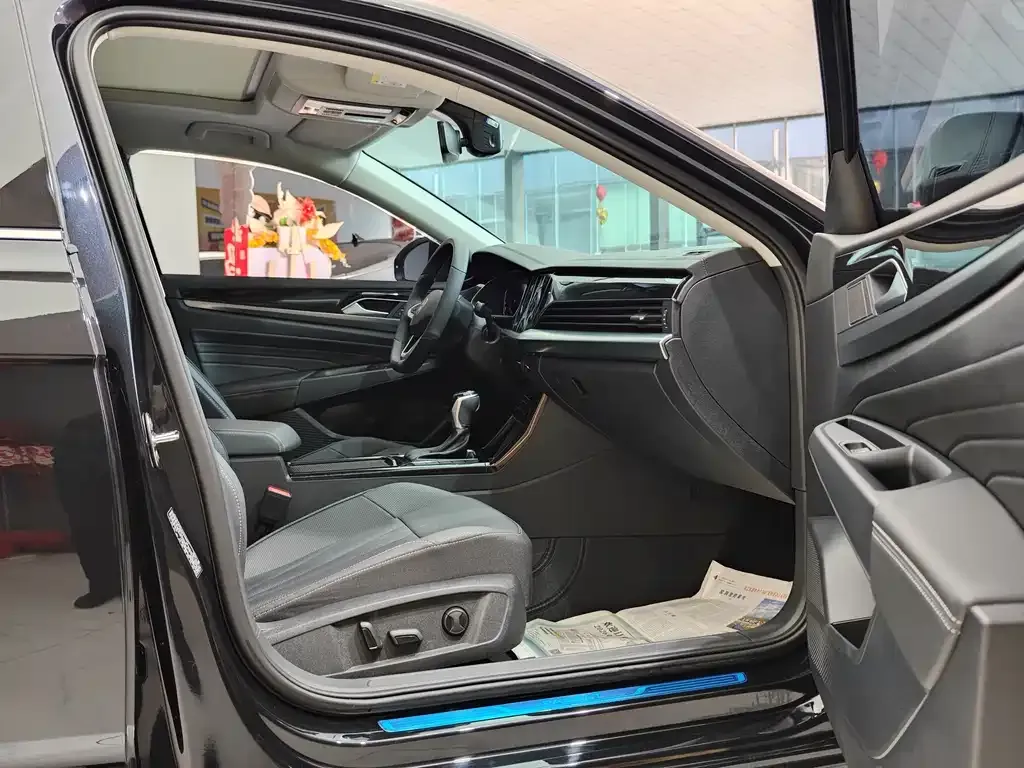 Volkswagen Passat 2024 из CN, фото 2