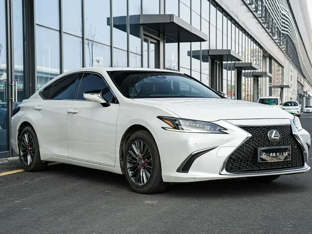 Lexus ES — фото 10