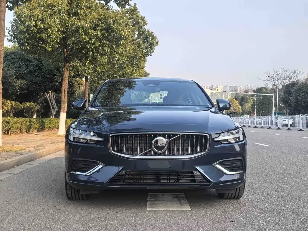 Volvo S60 — фото 10