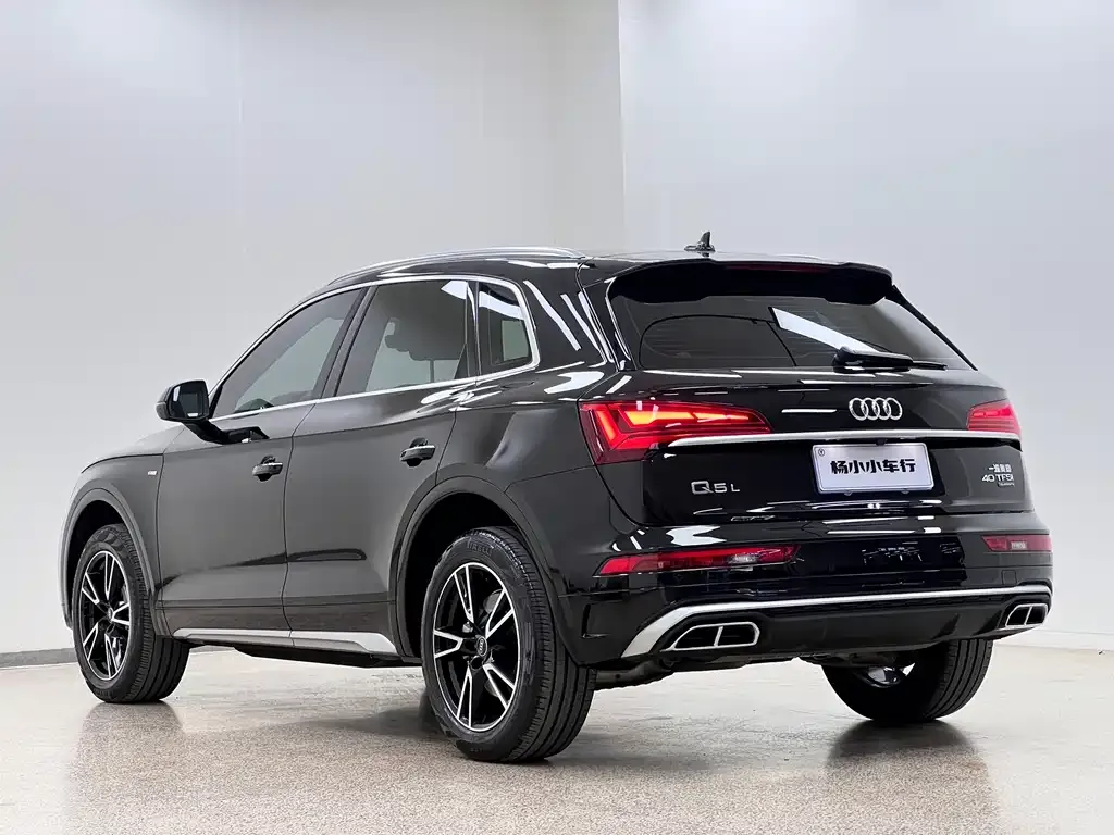 Audi Q5L — фото 8