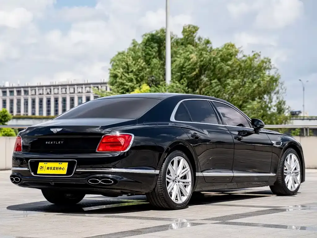 Bentley Flying Spur 2023 из CN, фото 8