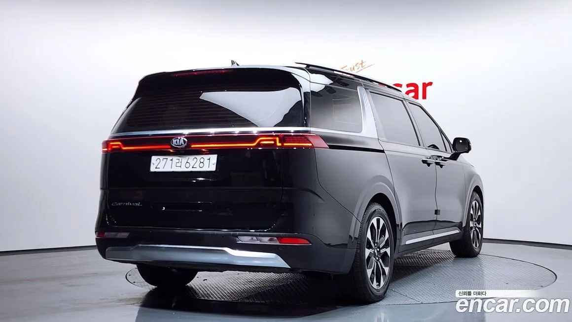 Kia Carnival — фото 10