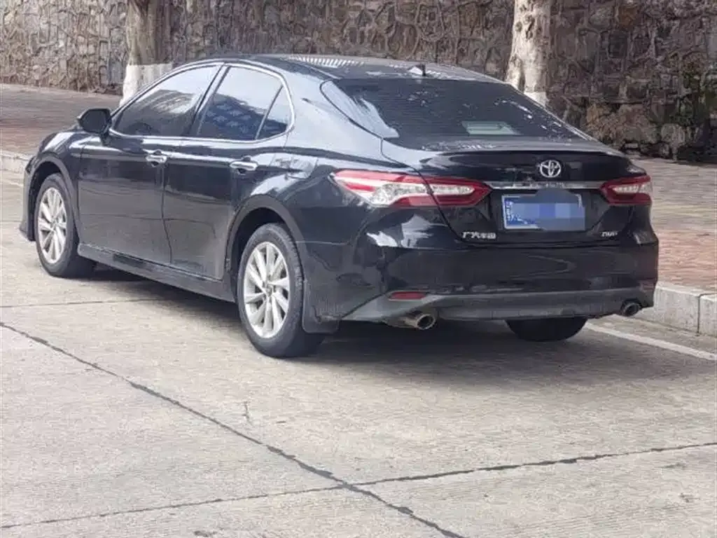 Toyota Camry — фото 5