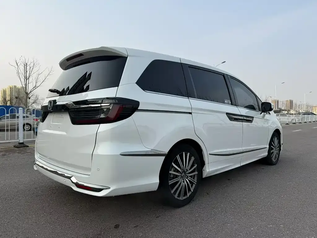 Honda Elysion 2023 из CN, фото 9