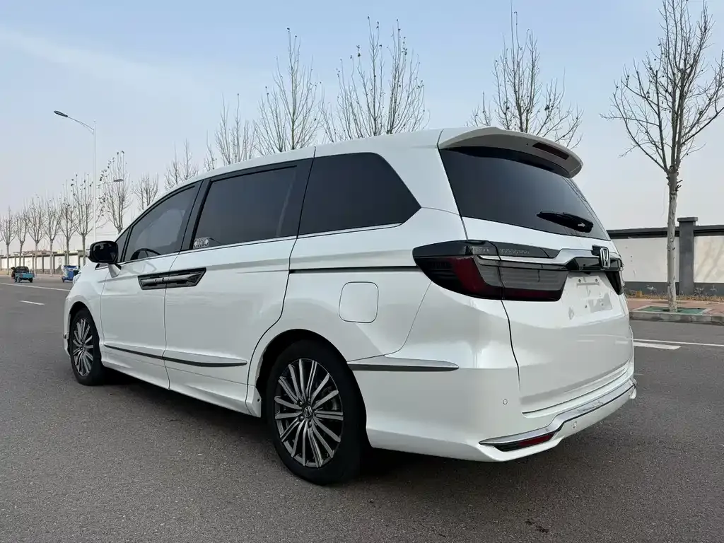 Honda Elysion 2023 из CN, фото 7