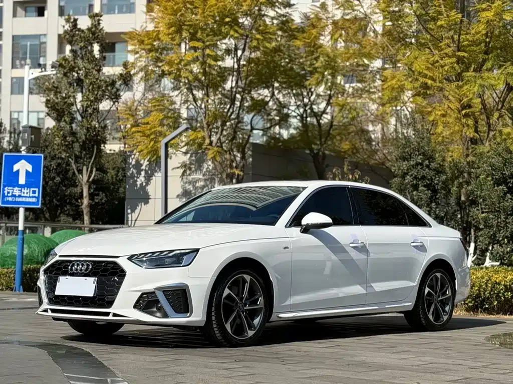 Audi A4L 2022 из CN, фото 1
