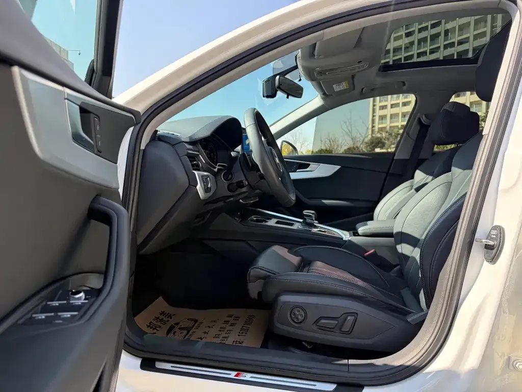 Audi A4L 2022 из CN, фото 2
