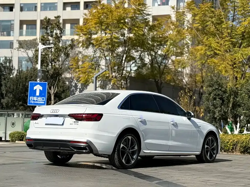 Audi A4L 2022 из CN, фото 9