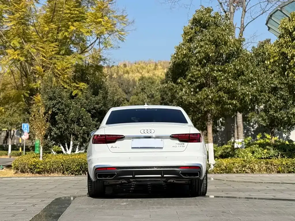 Audi A4L 2022 из CN, фото 7