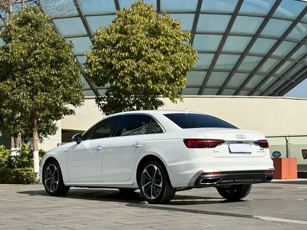 Audi A4L 2022 из CN, фото 3