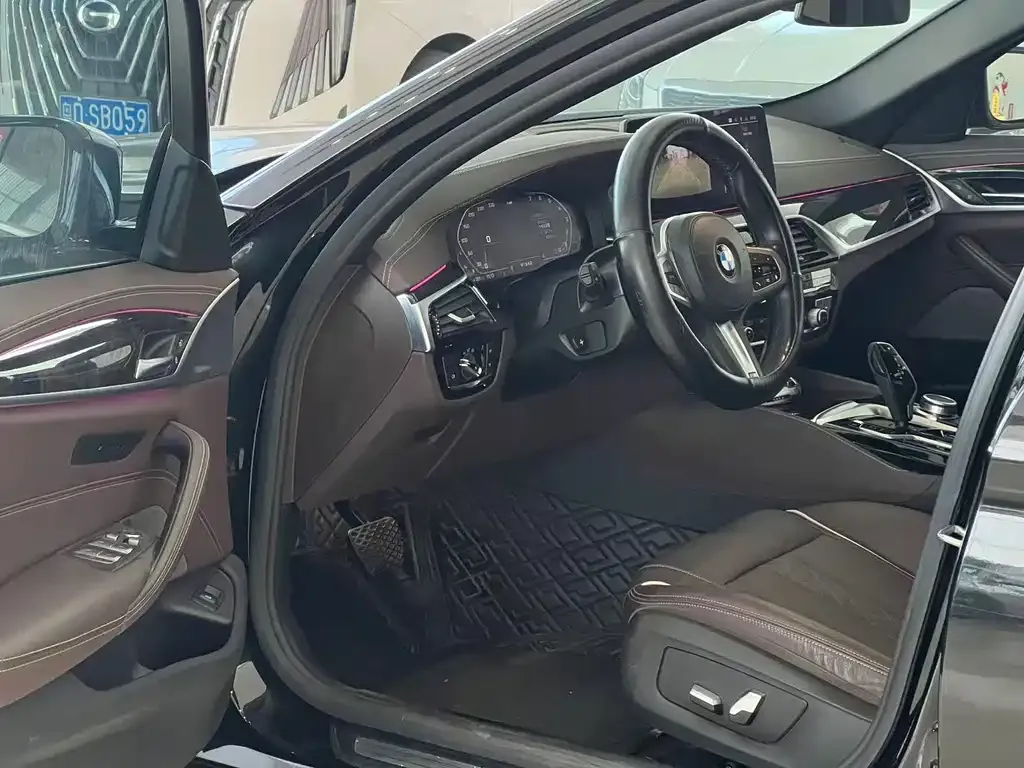 BMW 5 Series 2022 из CN, фото 3