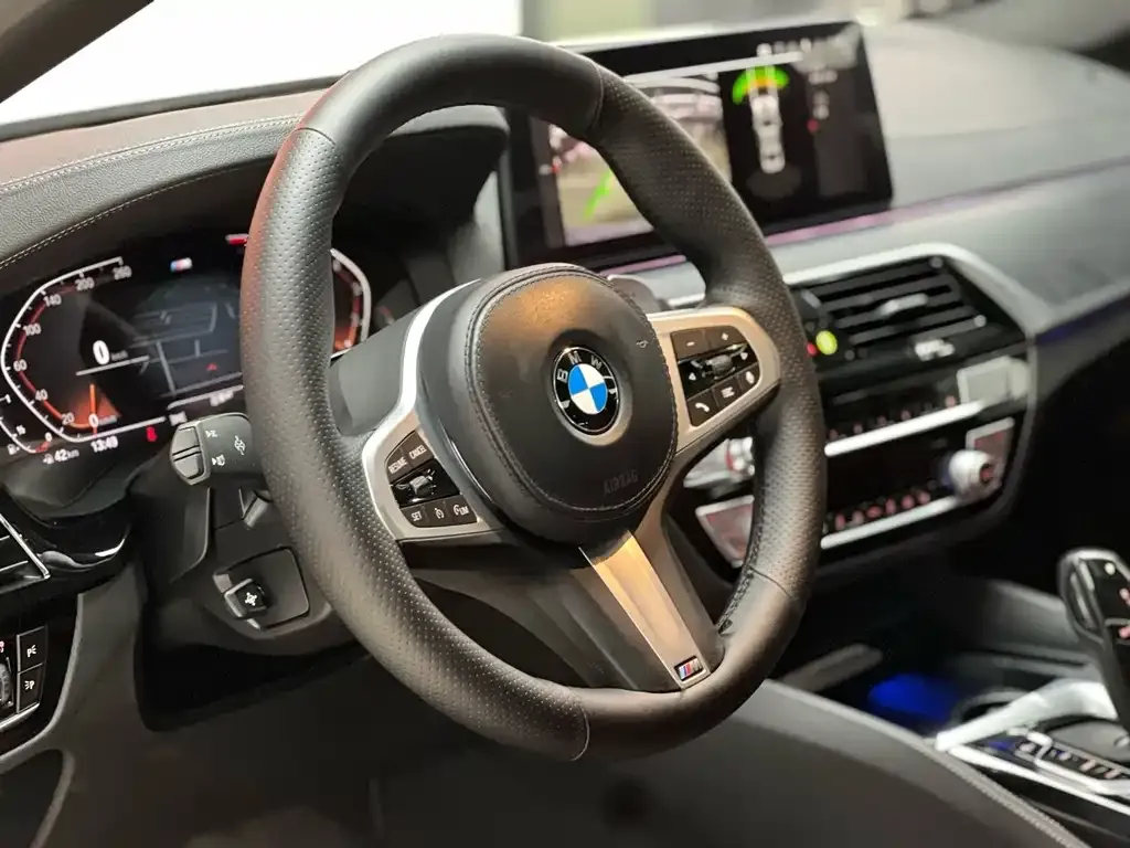 BMW 5 Series 2022 из CN, фото 2