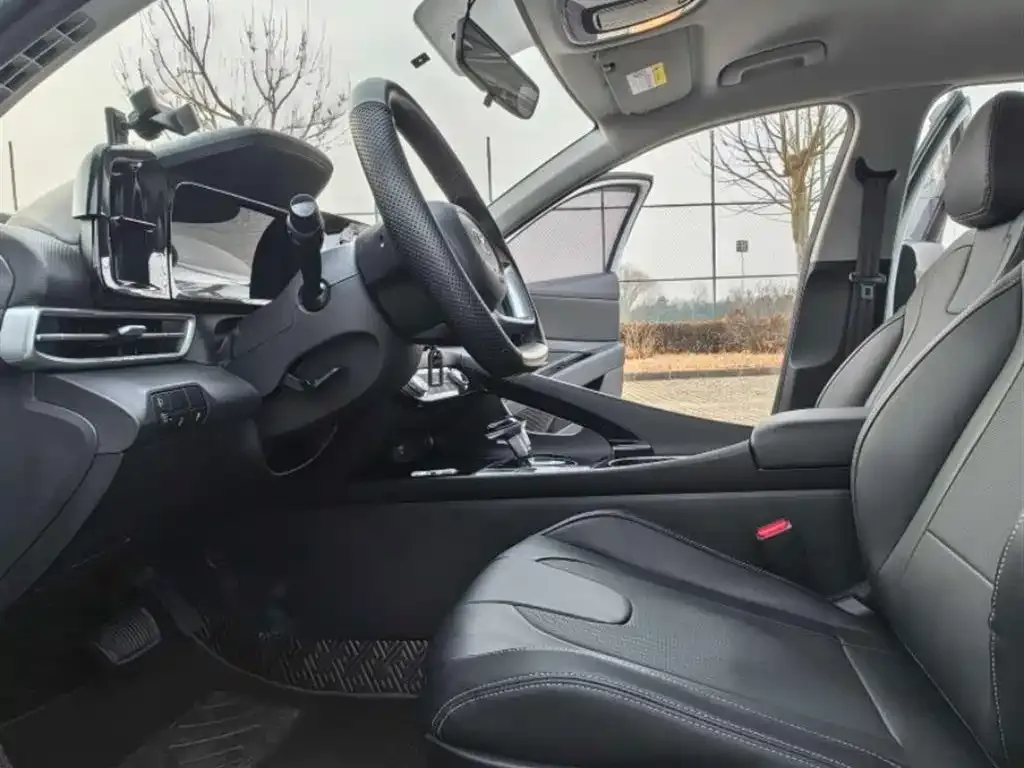 Hyundai Elantra 2024 из CN, фото 3