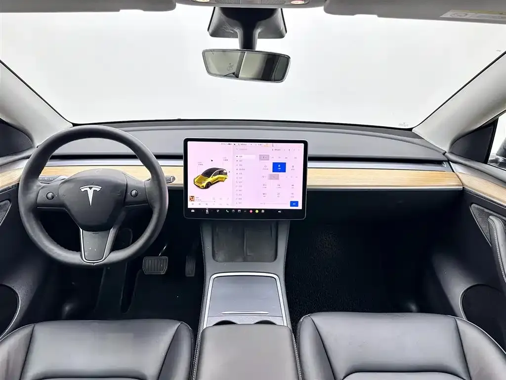 Tesla Model Y — фото 7