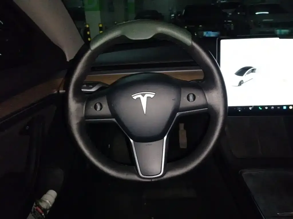 Tesla Model 3 — фото 6