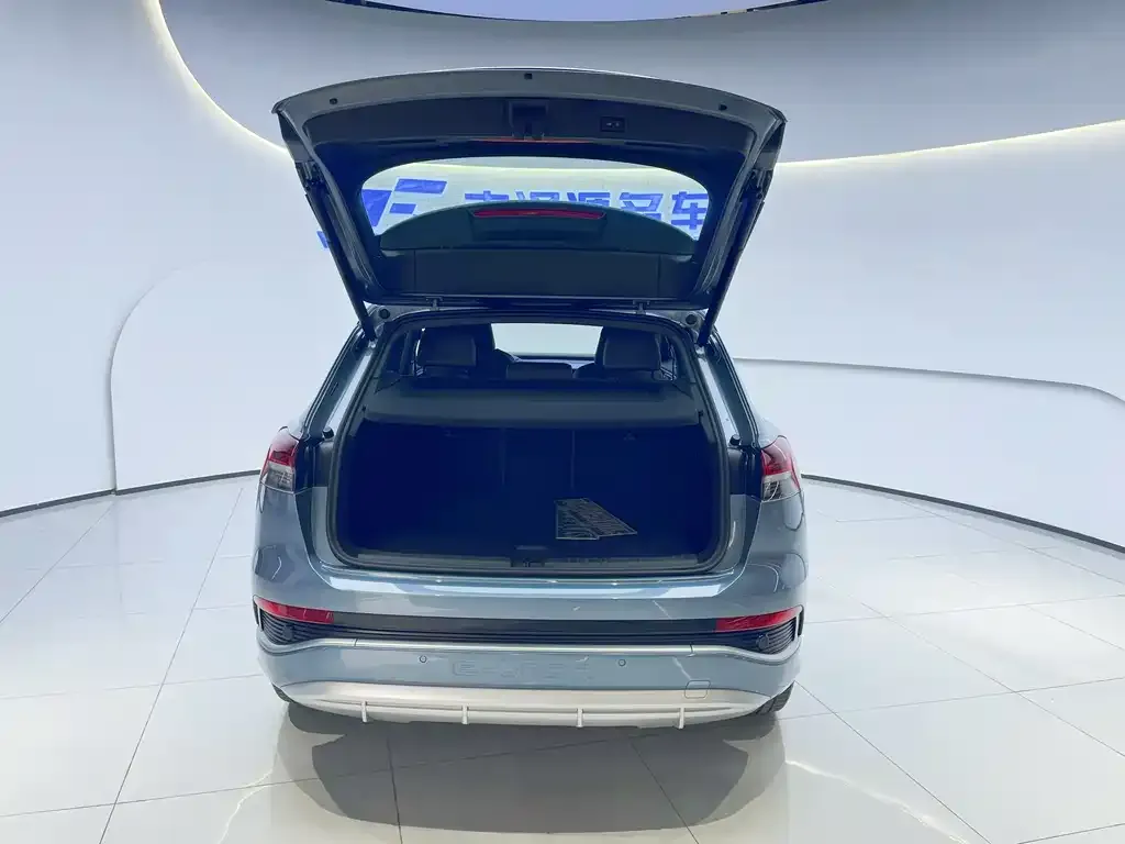 Audi Q4 e-tron — фото 2