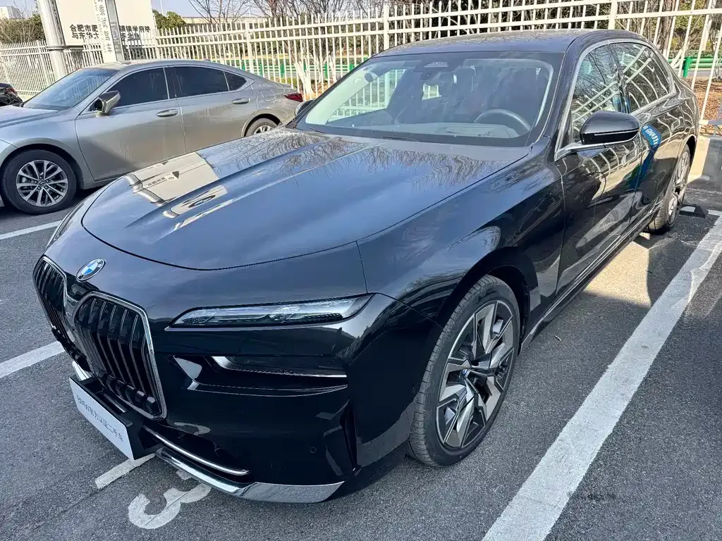 BMW 7 Series 2024 из CN, фото 1