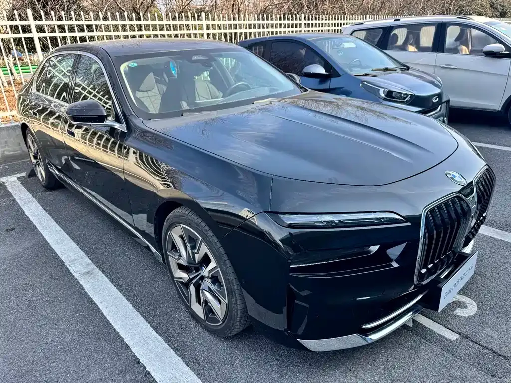 BMW 7 Series 2024 из CN, фото 10