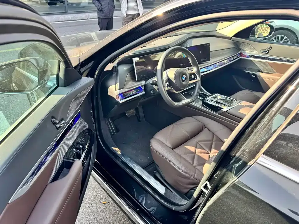 BMW 7 Series 2024 из CN, фото 7