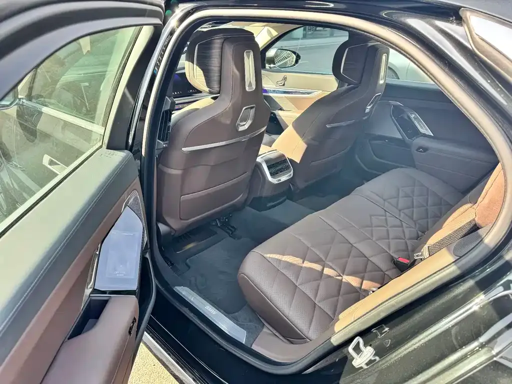 BMW 7 Series 2024 из CN, фото 5