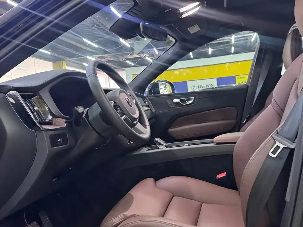 Volvo XC60 2025 из CN, фото 4