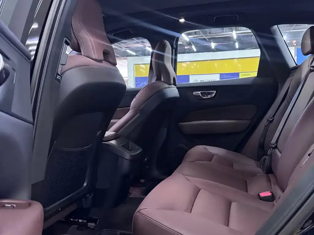 Volvo XC60 2025 из CN, фото 7