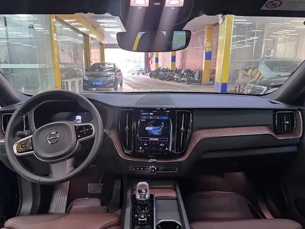 Volvo XC60 2025 из CN, фото 8