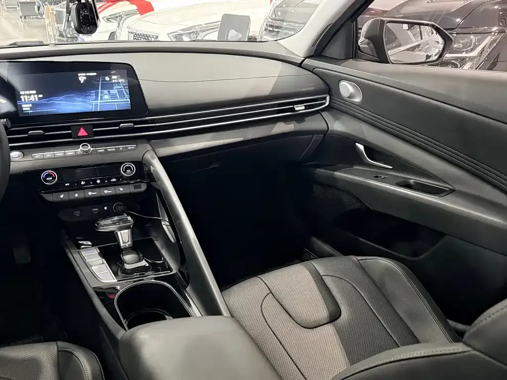 Hyundai Elantra 2024 из CN, фото 10