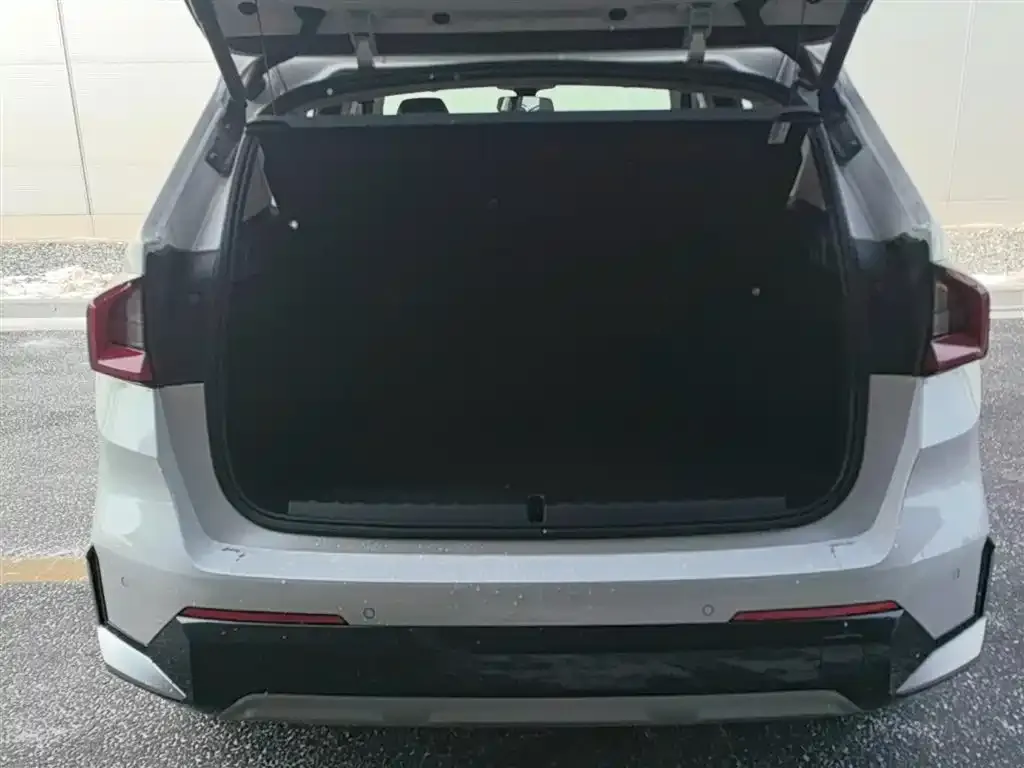 BMW iX1 2025 из CN, фото 3