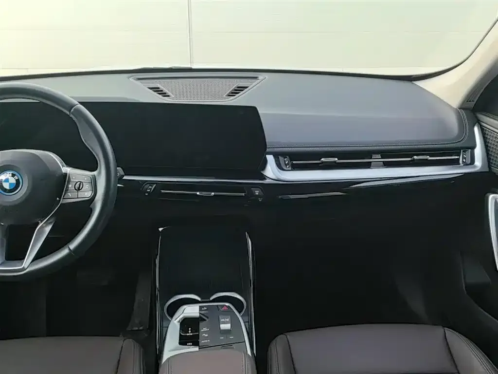 BMW iX1 2025 из CN, фото 7