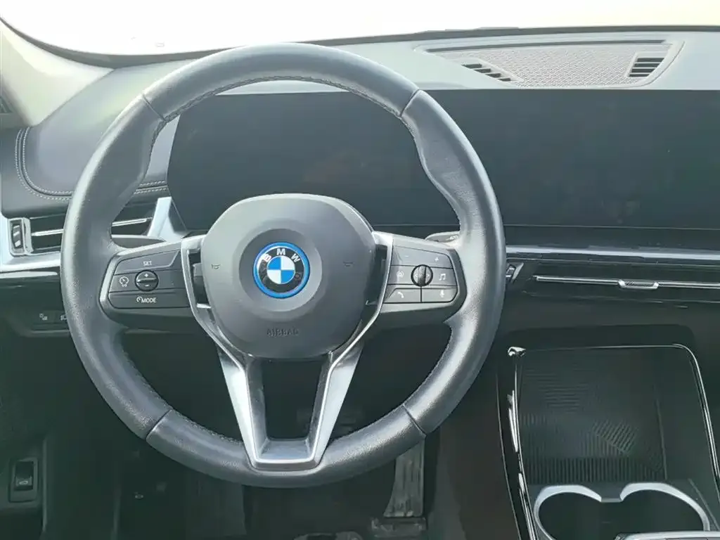 BMW iX1 2025 из CN, фото 6