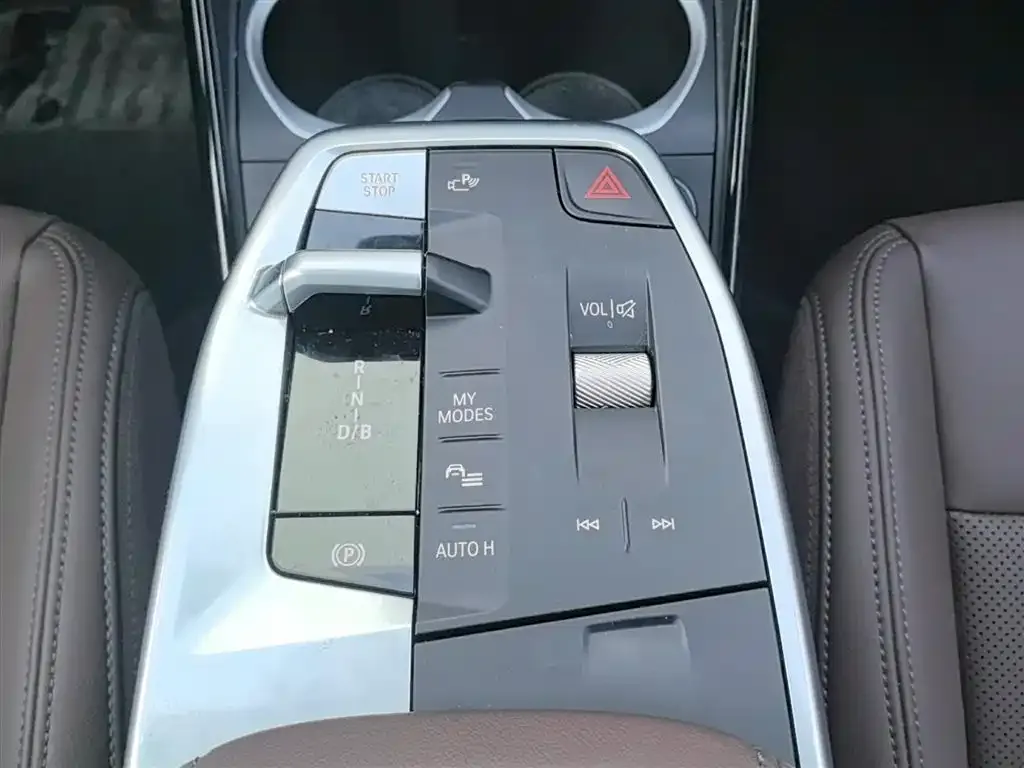 BMW iX1 2025 из CN, фото 5